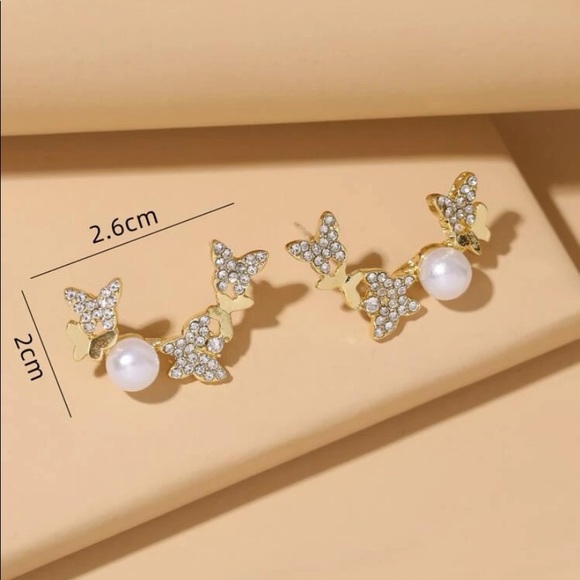 3/$20 Butterfly pearl earrings - Picture 3 of 3